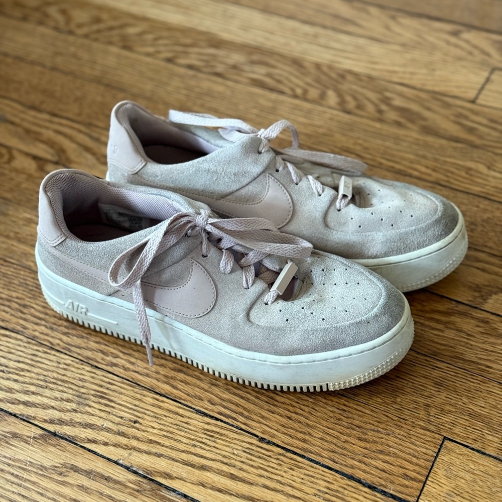 Nike Air Force 1 Sneakers in Soft Beige - Size 10